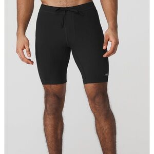 Mens alo yoga warrior compression short size large NWT NBW